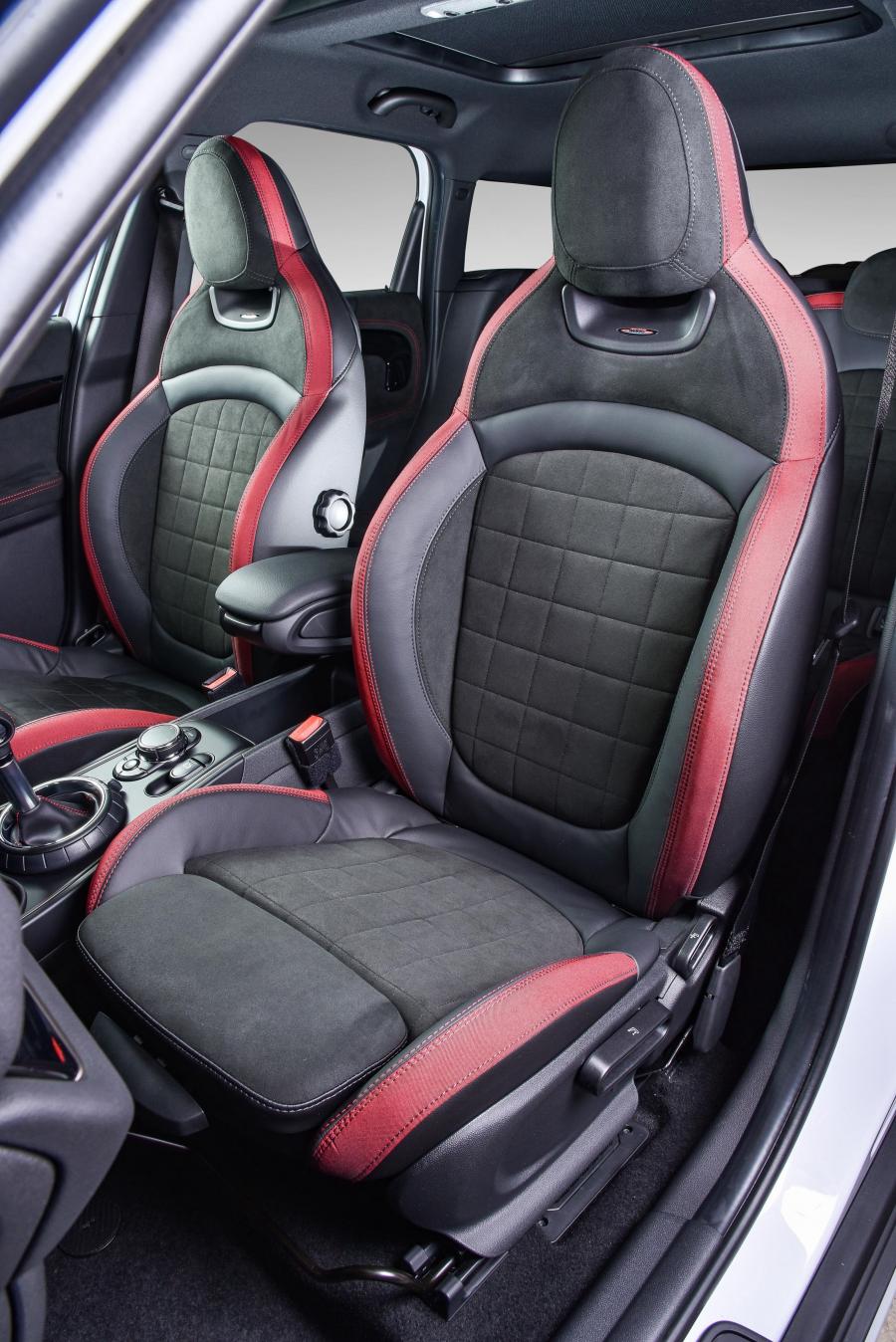 Интерьер Mini John Cooper Works Countryman (F60) 2017 года  (ZA) (фото 40 из 40)